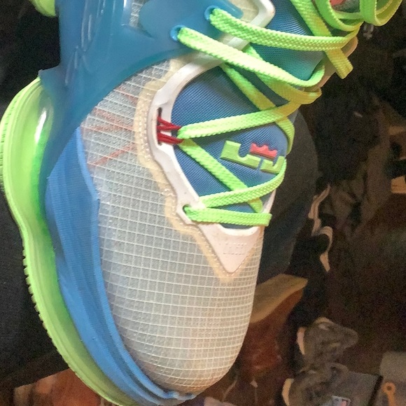 2022 Nike LeBron Sneakers - Picture 10 of 13
